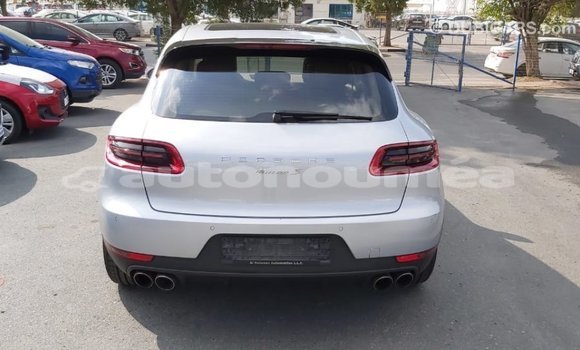Buy Import Porsche Macan Other Car in Import - Dubai in Iles Buy Import Porsche Macan Other Car in Import - Dubai in Iles
