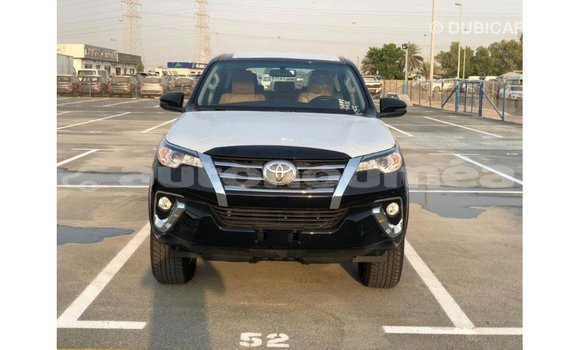 Acheter Import Voiture Toyota Fortuner Noir à Import - Dubai, Iles Acheter Import Voiture Toyota Fortuner Noir à Import - Dubai, Iles