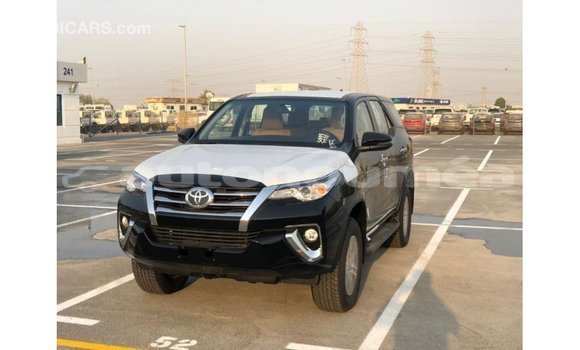 Acheter Import Voiture Toyota Fortuner Noir à Import - Dubai, Iles Acheter Import Voiture Toyota Fortuner Noir à Import - Dubai, Iles