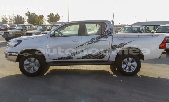 Buy Import Toyota Hilux White Car in Import - Dubai in Iles Buy Import Toyota Hilux White Car in Import - Dubai in Iles