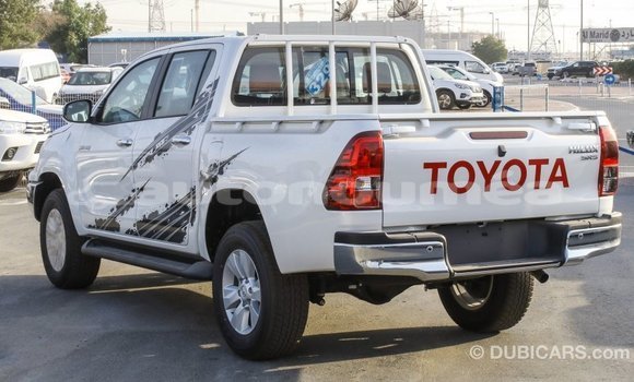 Buy Import Toyota Hilux White Car in Import - Dubai in Iles Buy Import Toyota Hilux White Car in Import - Dubai in Iles