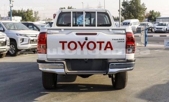 Buy Import Toyota Hilux White Car in Import - Dubai in Iles Buy Import Toyota Hilux White Car in Import - Dubai in Iles