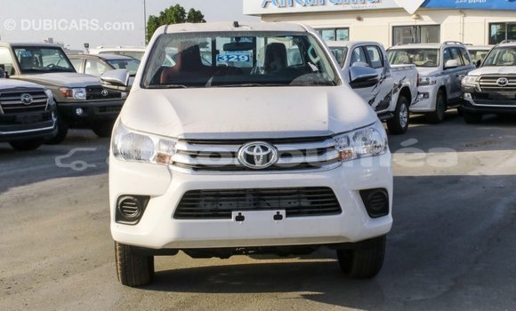Acheter Import Voiture Toyota Hilux Blanc à Import - Dubai, Iles Acheter Import Voiture Toyota Hilux Blanc à Import - Dubai, Iles
