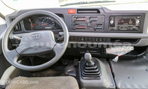 Acheter Import Voiture Toyota Coaster Blanc à Import - Dubai, Iles Acheter Import Voiture Toyota Coaster Blanc à Import - Dubai, Iles