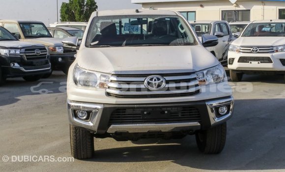 Buy Import Toyota Hilux White Car in Import - Dubai in Iles Buy Import Toyota Hilux White Car in Import - Dubai in Iles