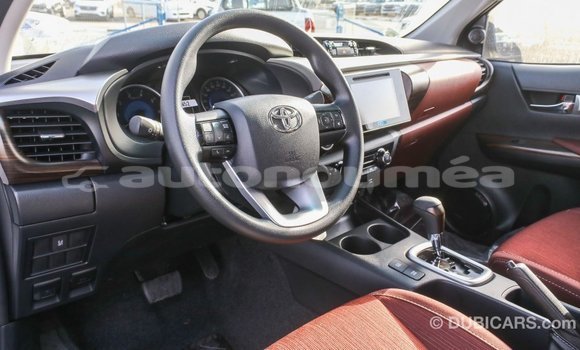 Buy Import Toyota Hilux White Car in Import - Dubai in Iles Buy Import Toyota Hilux White Car in Import - Dubai in Iles