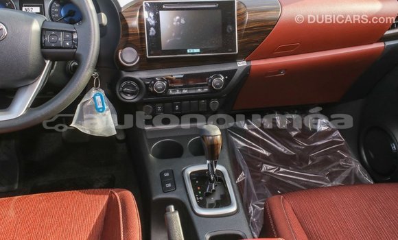 Buy Import Toyota Hilux White Car in Import - Dubai in Iles Buy Import Toyota Hilux White Car in Import - Dubai in Iles