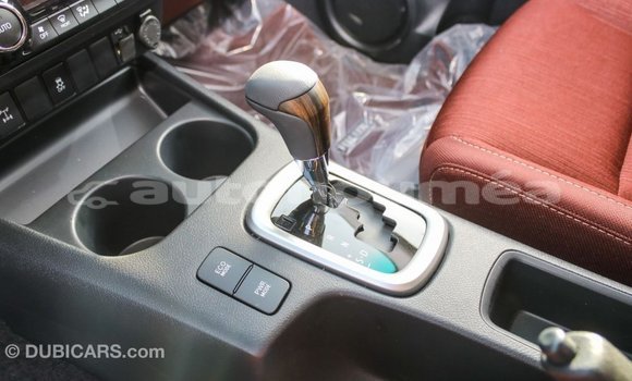 Buy Import Toyota Hilux White Car in Import - Dubai in Iles Buy Import Toyota Hilux White Car in Import - Dubai in Iles