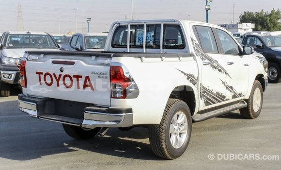 Buy Import Toyota Hilux White Car in Import - Dubai in Iles Buy Import Toyota Hilux White Car in Import - Dubai in Iles