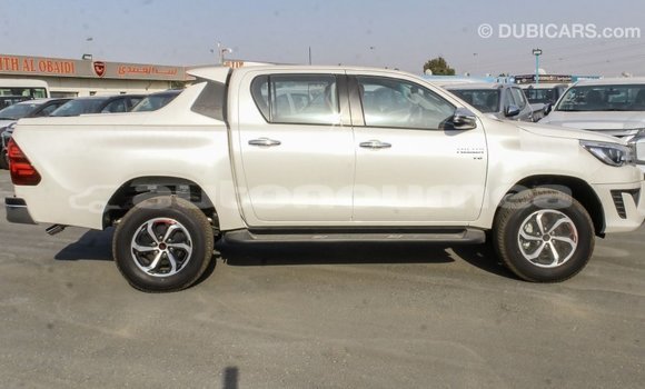 Buy Import Toyota Hilux White Car in Import - Dubai in Iles Buy Import Toyota Hilux White Car in Import - Dubai in Iles