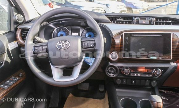 Buy Import Toyota Hilux White Car in Import - Dubai in Iles Buy Import Toyota Hilux White Car in Import - Dubai in Iles