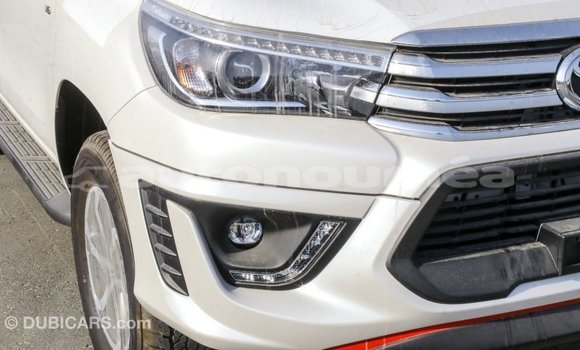Buy Import Toyota Hilux White Car in Import - Dubai in Iles Buy Import Toyota Hilux White Car in Import - Dubai in Iles