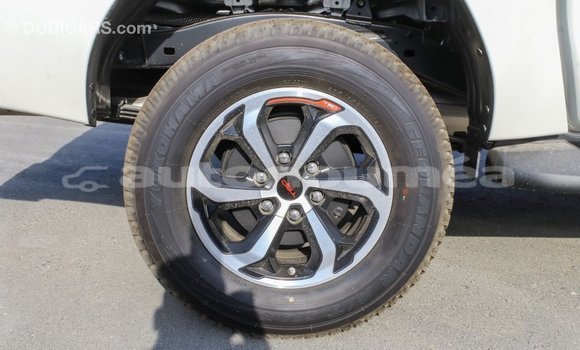 Buy Import Toyota Hilux White Car in Import - Dubai in Iles Buy Import Toyota Hilux White Car in Import - Dubai in Iles