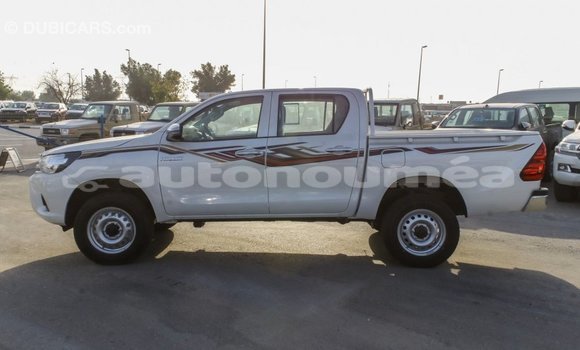 Buy Import Toyota Hilux White Car in Import - Dubai in Iles Buy Import Toyota Hilux White Car in Import - Dubai in Iles