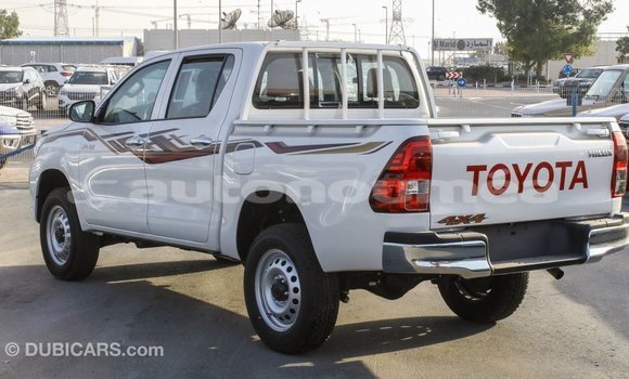 Buy Import Toyota Hilux White Car in Import - Dubai in Iles Buy Import Toyota Hilux White Car in Import - Dubai in Iles