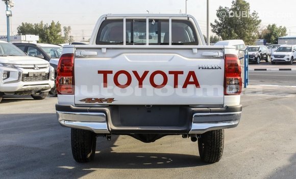 Buy Import Toyota Hilux White Car in Import - Dubai in Iles Buy Import Toyota Hilux White Car in Import - Dubai in Iles