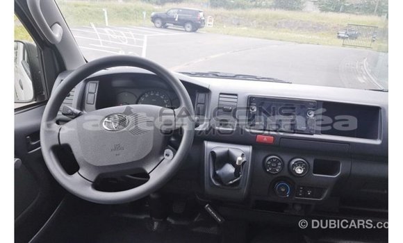 Acheter Import Voiture Toyota Hiace Blanc à Import - Dubai, Iles Acheter Import Voiture Toyota Hiace Blanc à Import - Dubai, Iles