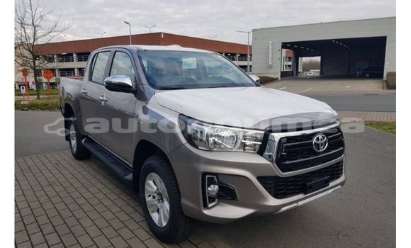 Medium with watermark toyota hilux iles import dubai 3328
