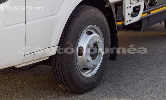 Buy Import Kia Carens White Car in Import - Dubai in Iles Buy Import Kia Carens White Car in Import - Dubai in Iles