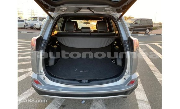 Acheter Import Utilitaire Toyota HiAce Autre à Import - Dubai, Iles Acheter Import Utilitaire Toyota HiAce Autre à Import - Dubai, Iles