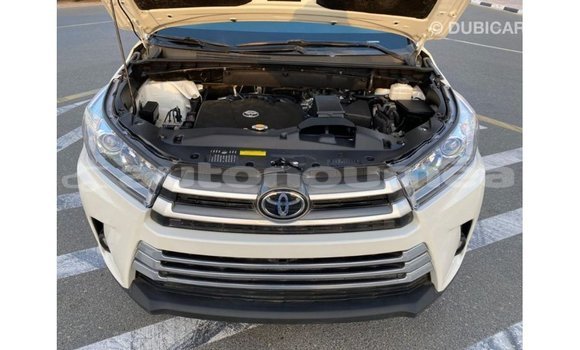 Acheter Import Voiture Toyota Highlander Blanc à Import - Dubai, Iles Acheter Import Voiture Toyota Highlander Blanc à Import - Dubai, Iles