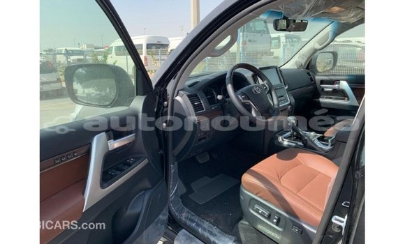 Buy Import Toyota Land Cruiser Black Car in Import - Dubai in Iles Buy Import Toyota Land Cruiser Black Car in Import - Dubai in Iles
