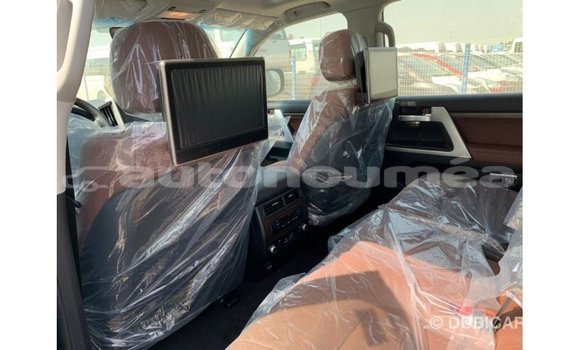 Buy Import Toyota Land Cruiser Black Car in Import - Dubai in Iles Buy Import Toyota Land Cruiser Black Car in Import - Dubai in Iles