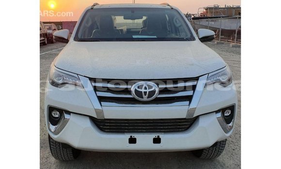 Acheter Import Voiture Toyota Fortuner Blanc à Import - Dubai, Iles Acheter Import Voiture Toyota Fortuner Blanc à Import - Dubai, Iles