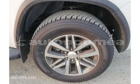 Acheter Import Voiture Toyota Fortuner Blanc à Import - Dubai, Iles Acheter Import Voiture Toyota Fortuner Blanc à Import - Dubai, Iles