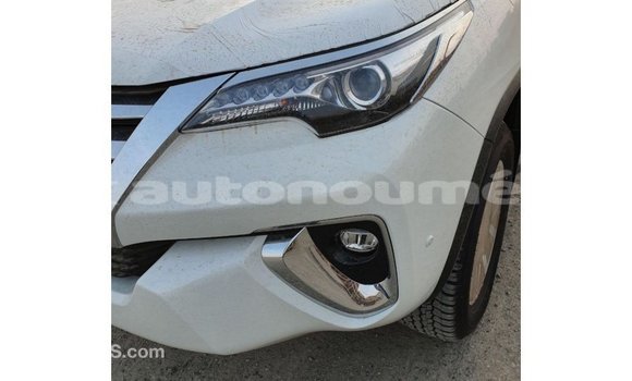 Acheter Import Voiture Toyota Fortuner Blanc à Import - Dubai, Iles Acheter Import Voiture Toyota Fortuner Blanc à Import - Dubai, Iles