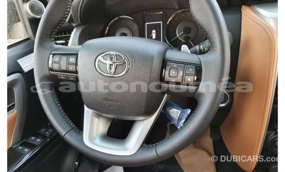 Acheter Import Voiture Toyota Fortuner Blanc à Import - Dubai, Iles Acheter Import Voiture Toyota Fortuner Blanc à Import - Dubai, Iles