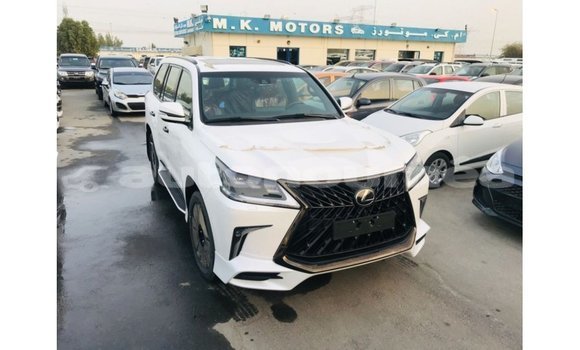 Acheter Import Voiture Lexus LX Blanc à Import - Dubai, Iles Acheter Import Voiture Lexus LX Blanc à Import - Dubai, Iles