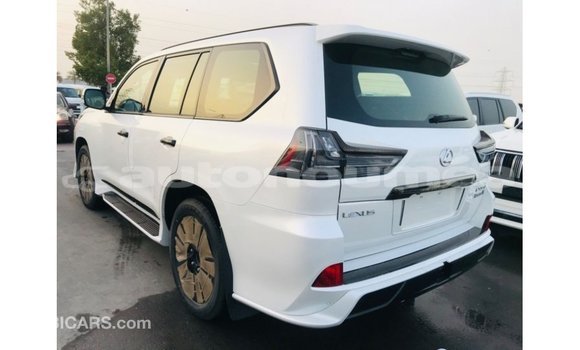 Acheter Import Voiture Lexus LX Blanc à Import - Dubai, Iles Acheter Import Voiture Lexus LX Blanc à Import - Dubai, Iles