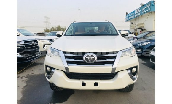 Acheter Import Voiture Toyota Fortuner Blanc à Import - Dubai, Iles Acheter Import Voiture Toyota Fortuner Blanc à Import - Dubai, Iles
