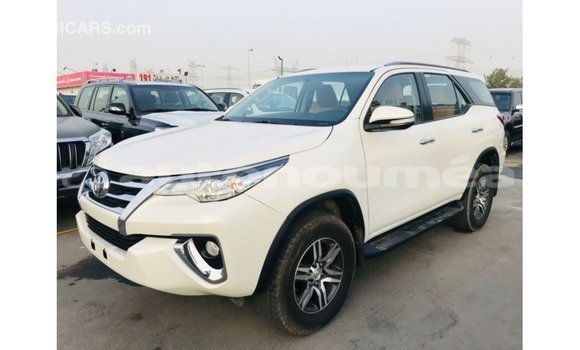 Acheter Import Voiture Toyota Fortuner Blanc à Import - Dubai, Iles Acheter Import Voiture Toyota Fortuner Blanc à Import - Dubai, Iles