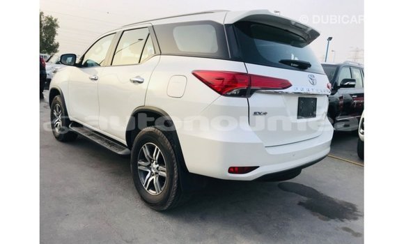 Acheter Import Voiture Toyota Fortuner Blanc à Import - Dubai, Iles Acheter Import Voiture Toyota Fortuner Blanc à Import - Dubai, Iles