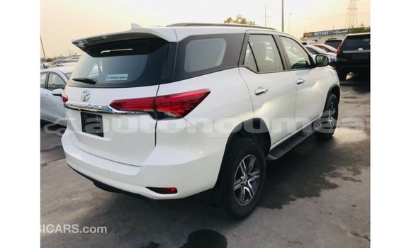 Acheter Import Voiture Toyota Fortuner Blanc à Import - Dubai, Iles Acheter Import Voiture Toyota Fortuner Blanc à Import - Dubai, Iles