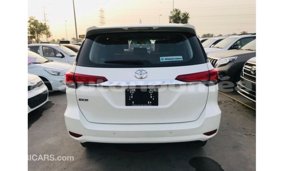 Acheter Import Voiture Toyota Fortuner Blanc à Import - Dubai, Iles Acheter Import Voiture Toyota Fortuner Blanc à Import - Dubai, Iles