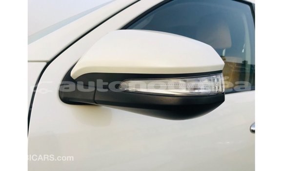 Acheter Import Voiture Toyota Fortuner Blanc à Import - Dubai, Iles Acheter Import Voiture Toyota Fortuner Blanc à Import - Dubai, Iles