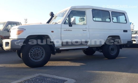 Acheter Import Voiture Toyota Land Cruiser Blanc à Import - Dubai, Iles Acheter Import Voiture Toyota Land Cruiser Blanc à Import - Dubai, Iles