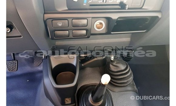 Buy Import Toyota Land Cruiser White Car in Import - Dubai in Iles Buy Import Toyota Land Cruiser White Car in Import - Dubai in Iles
