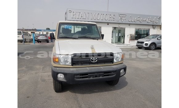 Buy Import Toyota Land Cruiser Beige Car in Import - Dubai in Iles Buy Import Toyota Land Cruiser Beige Car in Import - Dubai in Iles