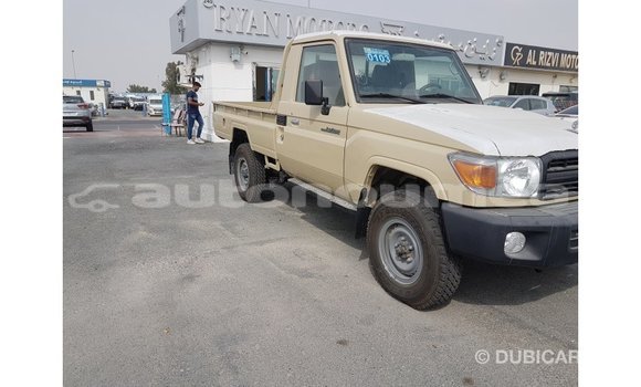 Buy Import Toyota Land Cruiser Beige Car in Import - Dubai in Iles Buy Import Toyota Land Cruiser Beige Car in Import - Dubai in Iles