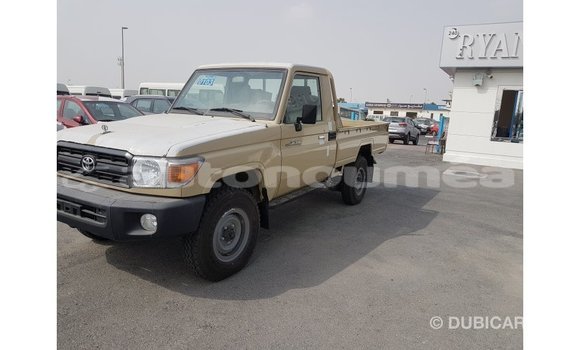 Buy Import Toyota Land Cruiser Beige Car in Import - Dubai in Iles Buy Import Toyota Land Cruiser Beige Car in Import - Dubai in Iles