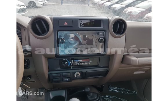 Buy Import Toyota Land Cruiser Beige Car in Import - Dubai in Iles Buy Import Toyota Land Cruiser Beige Car in Import - Dubai in Iles