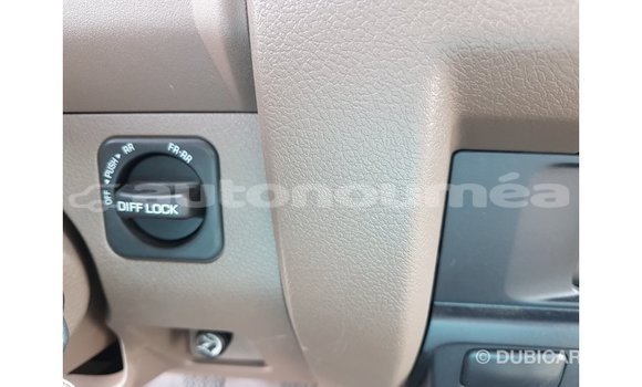 Buy Import Toyota Land Cruiser Beige Car in Import - Dubai in Iles Buy Import Toyota Land Cruiser Beige Car in Import - Dubai in Iles