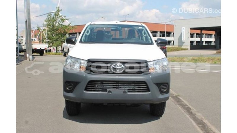Big with watermark toyota hilux iles import dubai 3380