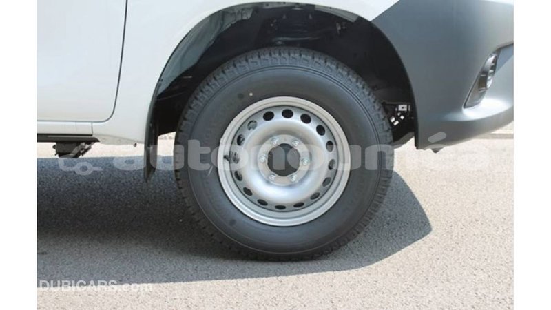 Big with watermark toyota hilux iles import dubai 3380