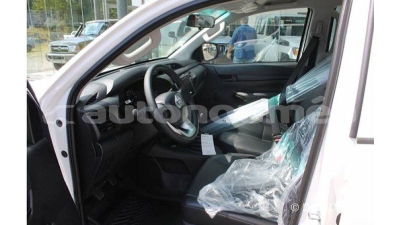 Big with watermark toyota hilux iles import dubai 3380