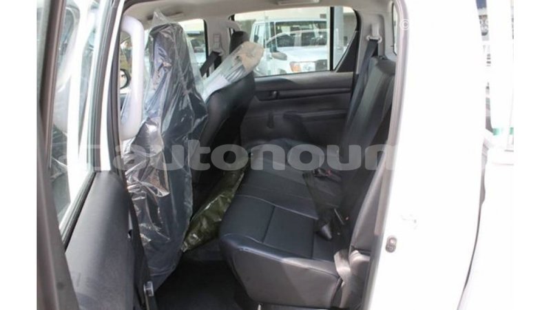 Big with watermark toyota hilux iles import dubai 3380